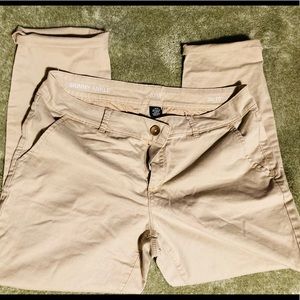 NWOT Women’s size 30x10 a.n.a. Cropped Khakis Pant